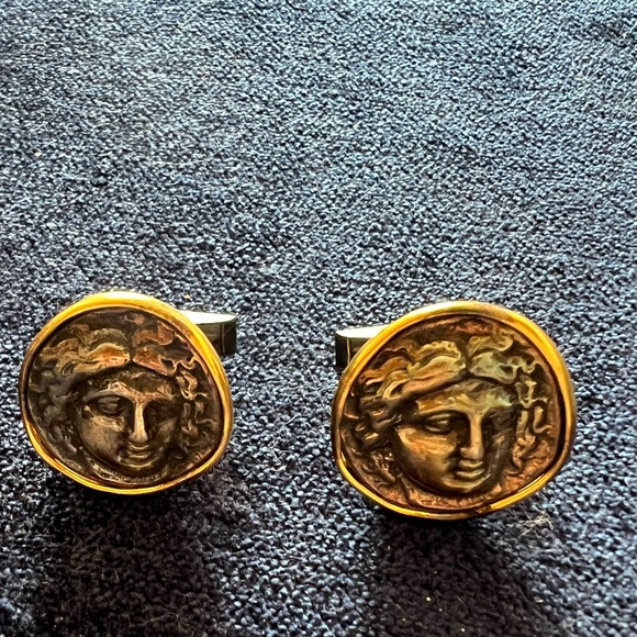 Rare Metropolitan Museum of Art Medusa Cufflinks in Mint condition - Picture 1 of 5